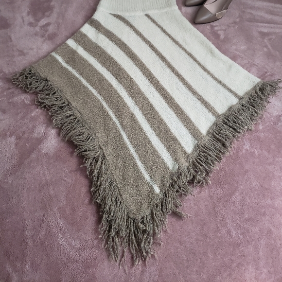 Georgeous Poncho Shawl 0/S - Picture 2 of 6